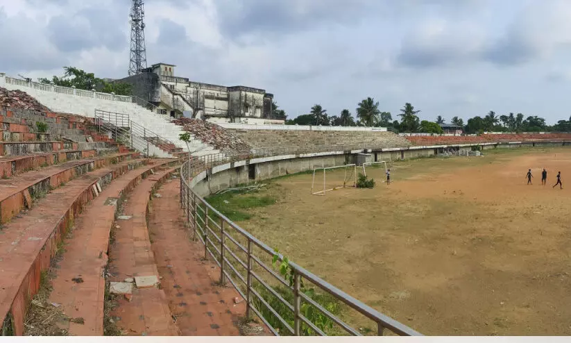 വർഷങ്ങൾ പലതുകഴിഞ്ഞു കിതക്കുന്നു ഇ.എം.എസ് സ്റ്റേഡിയം