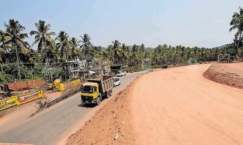 ന​ഗ​ര​സ്വ​ഭാ​വ​മു​ള്ള മേ​ഖ​ല​യി​ൽ സ​ർ​വി​സ് റോ​ഡ് അ​നി​വാ​ര്യം - ക​ർ​മസ​മി​തി