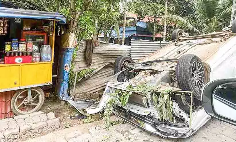 അപകട മേഖലയായി വേരുവള്ളി; സുരക്ഷ   സംവിധാനങ്ങൾ ഒരുക്കണമെന്ന് നാട്ടുകാർ