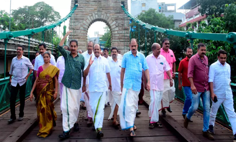 പുനലൂർ തൂക്കുപാലം സൗഹൃദ സായാഹ്ന സംഗമ കേന്ദ്രമാക്കും -മന്ത്രി