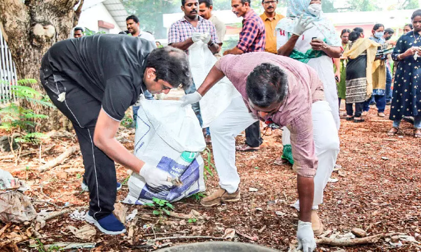 കലക്ടര്‍ മുന്നില്‍നിന്ന്​ നയിച്ചു; സിവില്‍ സ്റ്റേഷനും പരിസരവും വൃത്തിയായി