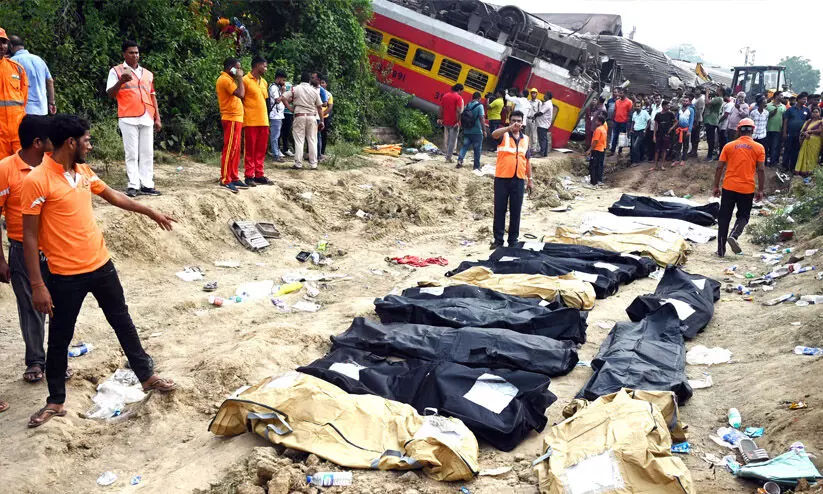 ഒ​ഡി​ഷ ട്രെ​യി​ൻ ദു​ര​ന്തം: കാ​ര​ണ​ത്തി​ൽ ഇ​​പ്പോ​ഴും പൂ​ർ​ണ വ്യ​ക്ത​ത​യി​ല്ലാ​തെ റെ​യി​ൽ​വേ