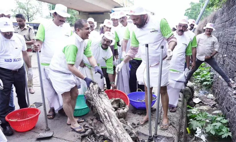 മാലിന്യം കൊണ്ടുപോകുന്ന വാഹനങ്ങള്‍ക്കെതിരെ നടപടിയെന്ന് പി. രാജീവ്