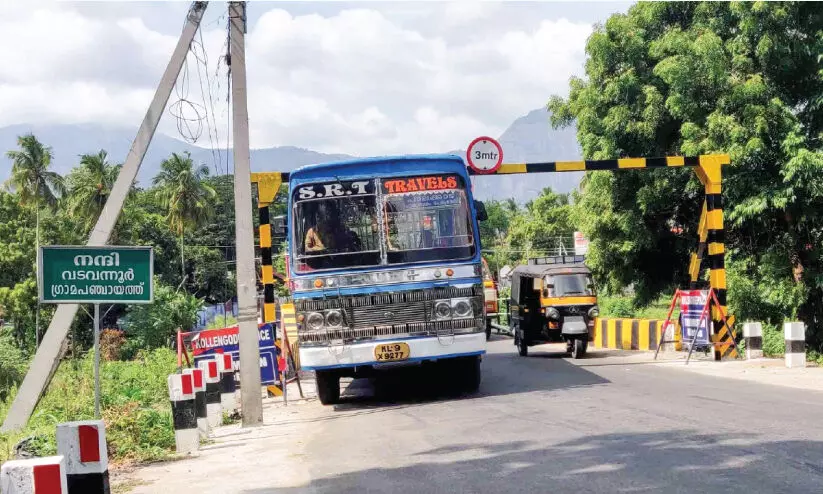 ഊട്ടറ പാലത്തിലൂടെ ബസുകൾ കടത്തിവിട്ടു തുടങ്ങി