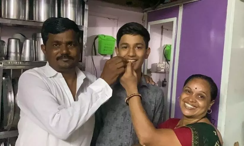 Thane Family Celebrates As Son Gets 35 Marks