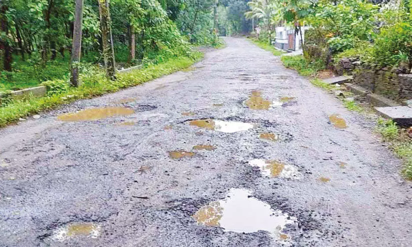 മഴ വന്നു; റോഡ് പോയി