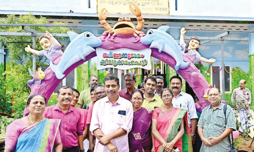 മ​നം ക​വ​രു​ന്ന കാ​ഴ്ച​ക​ളൊ​രു​ക്കി ‘കി​ലു​ക്കാം​പെ​ട്ടി’