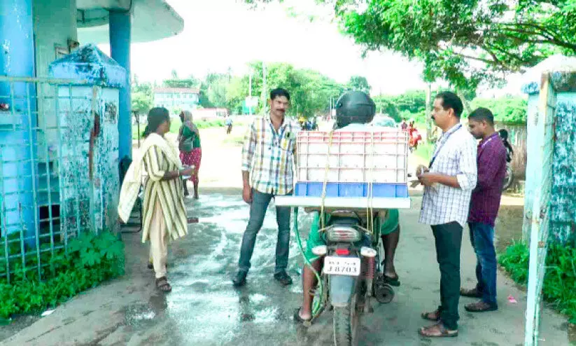 പൊ​ന്നാ​നി ഫി​ഷി​ങ് ഹാ​ർ​ബ​റി​ലെ ടോ​ൾ പി​രി​വ് പു​തു​ക്കി ന​ൽ​കി