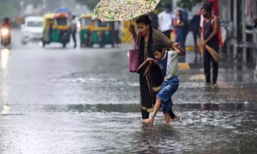 മഴ കനക്കുമ്പോള്‍ പകര്‍ച്ചവ്യാധികള്‍ക്കെതിരെ കരുതലെടുക്കുക ജാഗ്രതാ നിര്‍ദേശവുമായി ആരോഗ്യ വകുപ്പ്