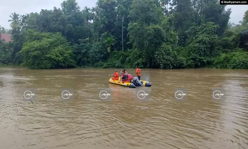 ഒരു കുടുംബത്തിലെ അഞ്ചുപേർ പുഴയിൽ ചാടി ആത്മഹത്യക്ക് ശ്രമിച്ചു; മൂന്നു പേർ രക്ഷപ്പെട്ടു, രണ്ടു പേർക്കായി തിരച്ചിൽ