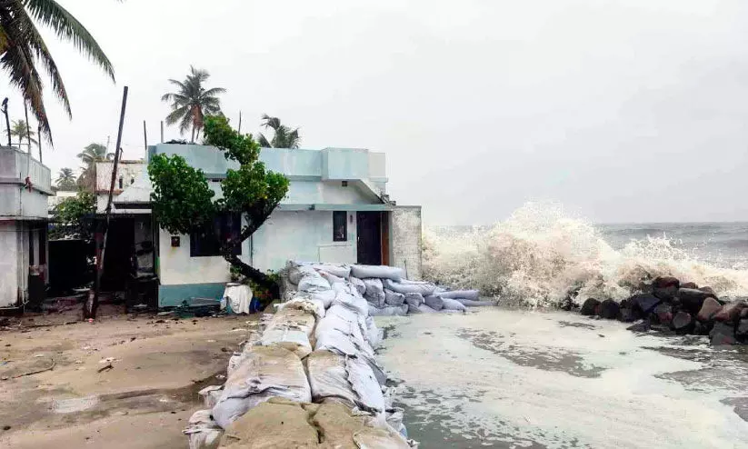 തോരാമഴ, കടൽക്ഷോഭം; എറണാകുളം ജി​ല്ല​യി​ൽ വ്യാപകനാശം