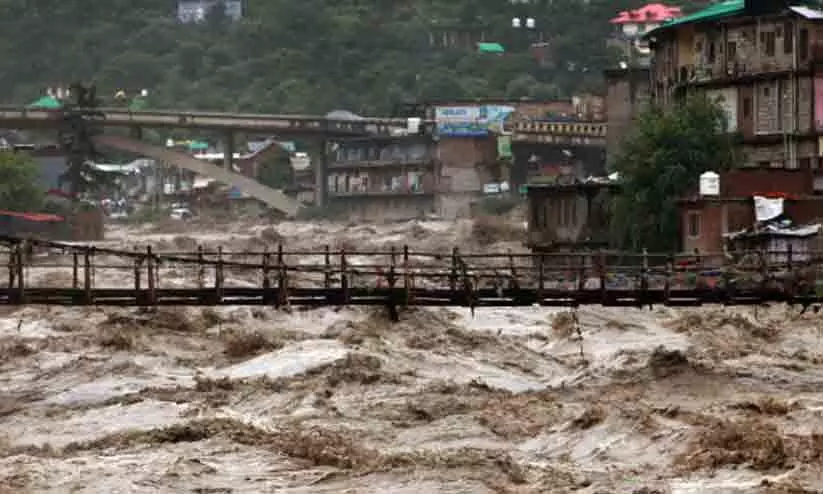 മഴയിൽ മുങ്ങി ഉത്തരേന്ത്യ: നൂറ് മരണം; യമുനയിൽ ജലനിരപ്പ് അപകടനിലക്ക് മുകളിൽ