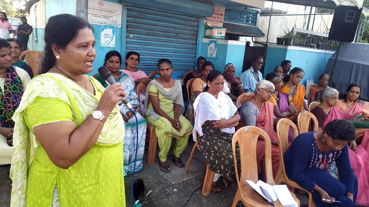 ഇല്ല സാർ, ചെല്ലാനം ഇപ്പോഴും കടലാക്രമണത്തിലാണ്​;  സമരത്തിലാണ്​