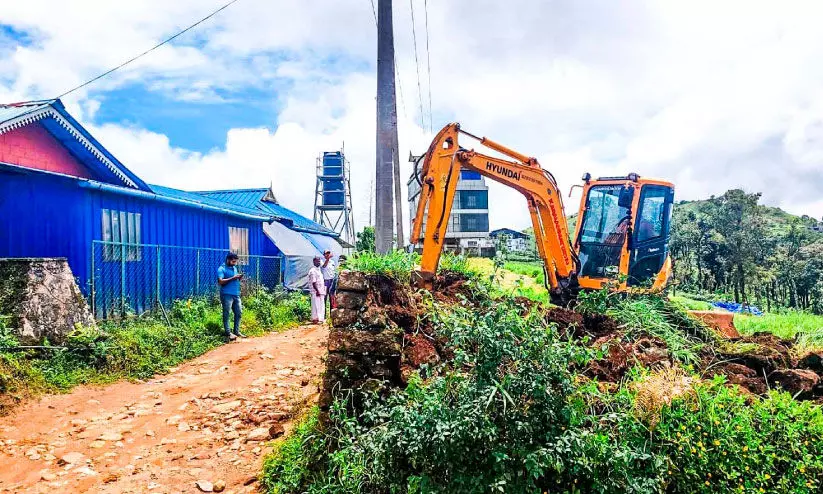 കാല്‍വരിമൗണ്ടിലെ കൈയേറ്റം ഒഴിപ്പിച്ചു 96 സെ​ന്‍റ്​ തി​രി​ച്ചു​പി​ടി​ച്ചു