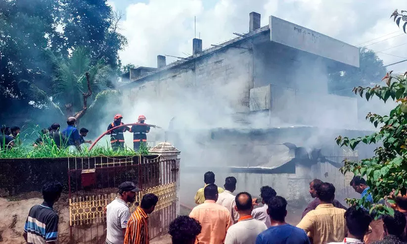 നീതി സൂപ്പർ മാർക്കറ്റിൽ തീപിടിത്തം; 10 ലക്ഷത്തിന്‍റെ നഷ്ടം