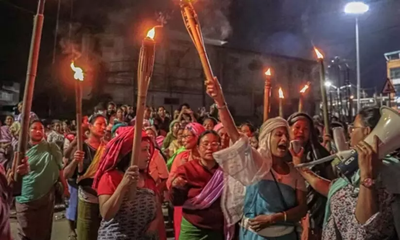 മണിപ്പൂരിൽ സ്ത്രീകളെ നഗ്നരാക്കി നടത്തുന്നതിന്റെ വിഡിയോ ഒഴിവാക്കണമെന്ന് സമൂഹമാധ്യമങ്ങൾക്ക് കേന്ദ്രസർക്കാർ നിർദേശം