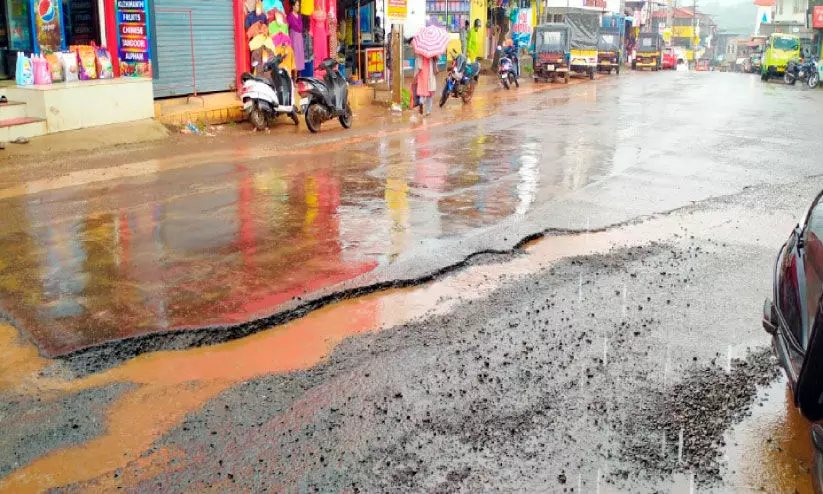 മലയോരപാതയിൽ ദുരിതയാത്ര