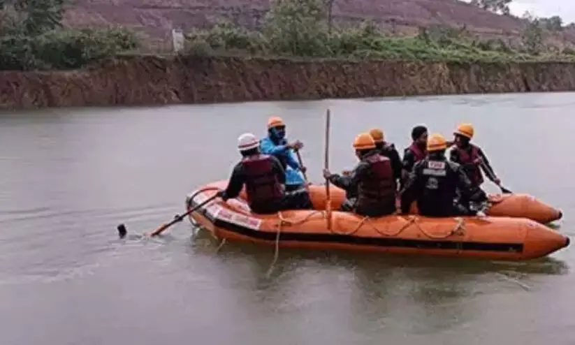 Two people who went swimming in the lake are missing