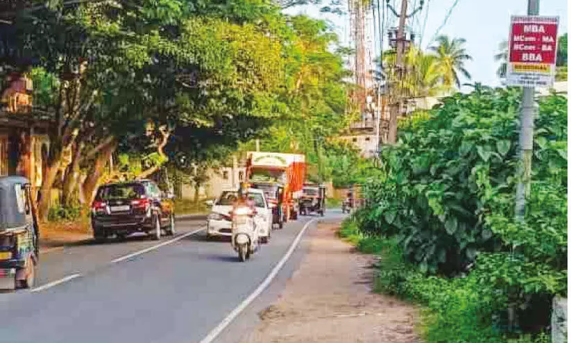 അ​യ്യ​പ്പ​ൻ​കാ​വ് വ​ള​വി​ൽ വീ​ണ്ടും അ​പ​ക​ട മ​ര​ണം; നി​വ​ർ​ത്ത​ണ​മെ​ന്നാ​വ​ശ്യ​പ്പെ​ട്ട് ഒ​പ്പു​ശേ​ഖ​ര​ണം