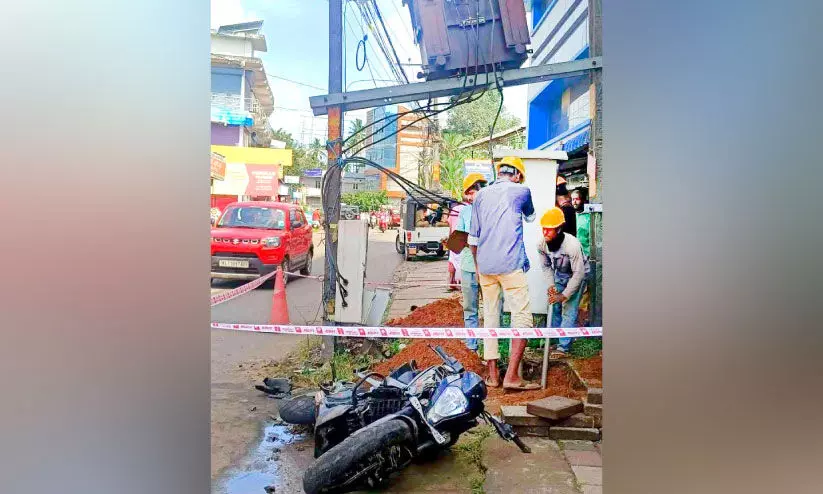 സൂക്ഷിക്കണം, റോഡ് നിറയെ മരണക്കെണിയാണ്