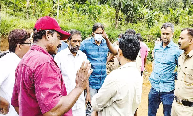 സ്വ​കാ​ര്യ മാ​ലി​ന്യ സം​സ്ക​ര​ണ പ്ലാ​ന്റി​നെ​തി​രെ പ്ര​തി​ഷേ​ധം ശ​ക്ത​മാ​ക്കി നാ​ട്ടു​കാ​ർ