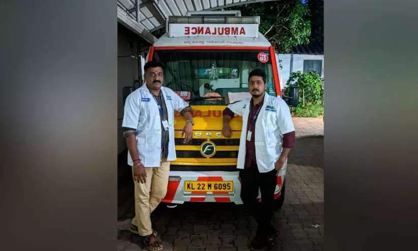 ആംബുലൻസ് ജീവനക്കാരുടെ പരിചരണത്തിൽ യുവതിക്ക് വീട്ടിൽ പ്രസവം