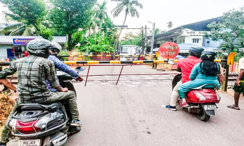 അരൂർ കെൽട്രോൺ റോഡ്​: റെയിൽവേ മേൽപാലത്തിന് അനുമതി