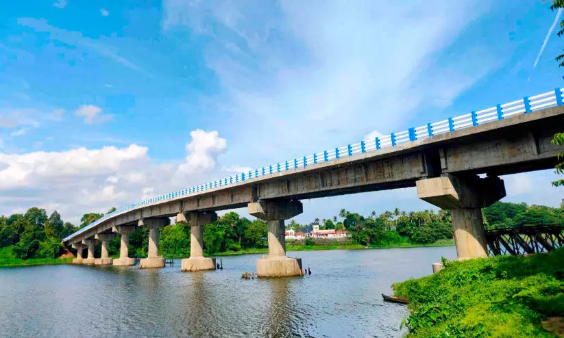 വല്ലംകടവ്-പാറപ്പുറം പാലം ഉദ്ഘാടനം 24ന്