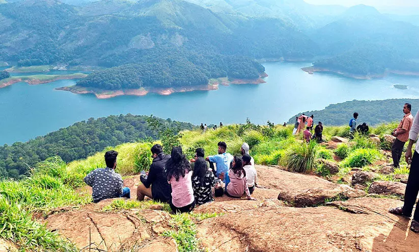 കാഴ്ചകളുടെ മാസ്മരികത ഉള്ളിലൊളിപ്പിച്ച്​ കാൽവരിമൗണ്ട്