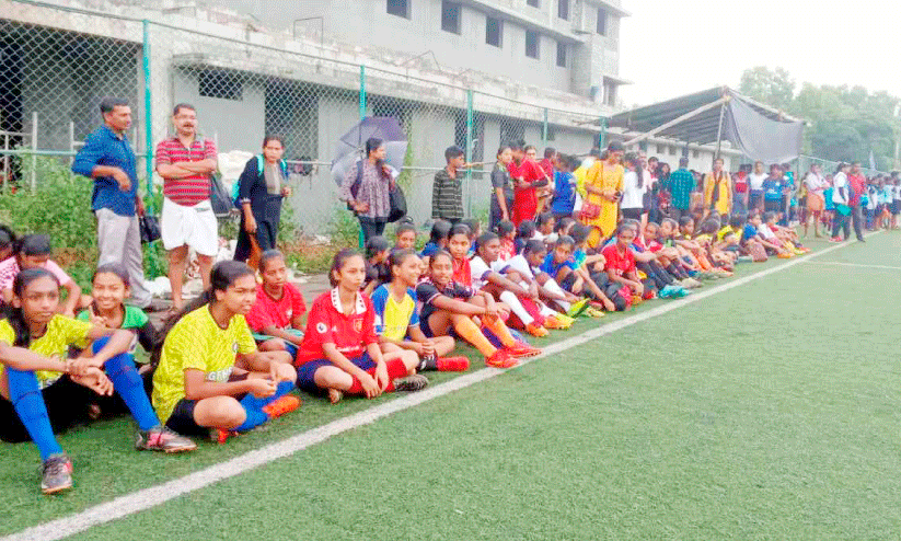 girls football selection