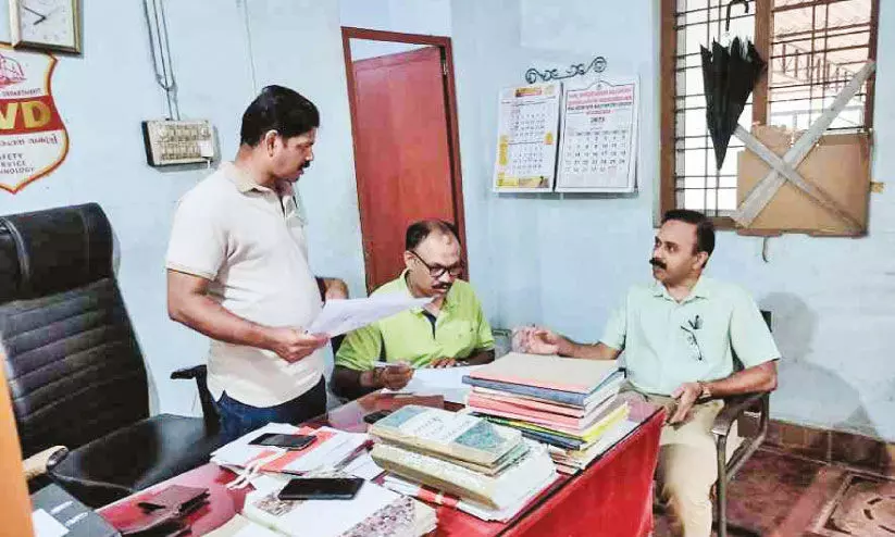 വഴിക്കടവ് ചെക്ക്പോസ്റ്റുകളിൽ വിജിലൻസ് മിന്നൽ പരിശോധന