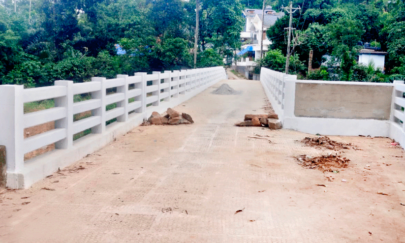 ഉ​ദ്‌​ഘാ​ട​നം കാ​ത്ത് മാ​വേ​ലി​പ്പാ​ലം