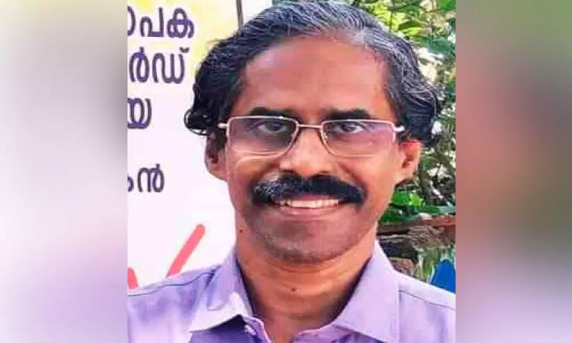 ഇന്ന് അധ്യാപക ദിനം: പ്രമോദ് മാഷ് ഓട്ടത്തിലാണ്