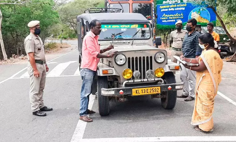 നി​പ പ്ര​തി​രോ​ധം; ഉ​ദു​മ​ൽ​പേ​ട്ട​യി​ൽ ത​മി​ഴ്​​നാ​ട്​ പ​രി​ശോ​ധ​ന ശ​ക്ത​മാ​ക്കി