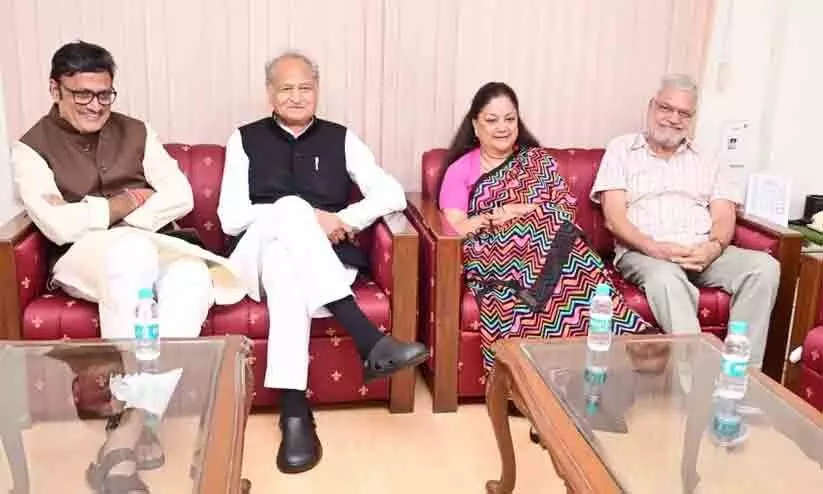 Vasundhara Raje sets record straight after pic with Ashok Gehlot goes viral