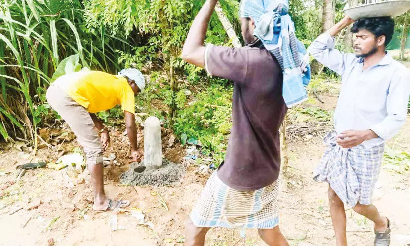 തീരദേശപാത; കല്ലുകൾ സ്ഥാപിക്കാൻ തുടങ്ങി