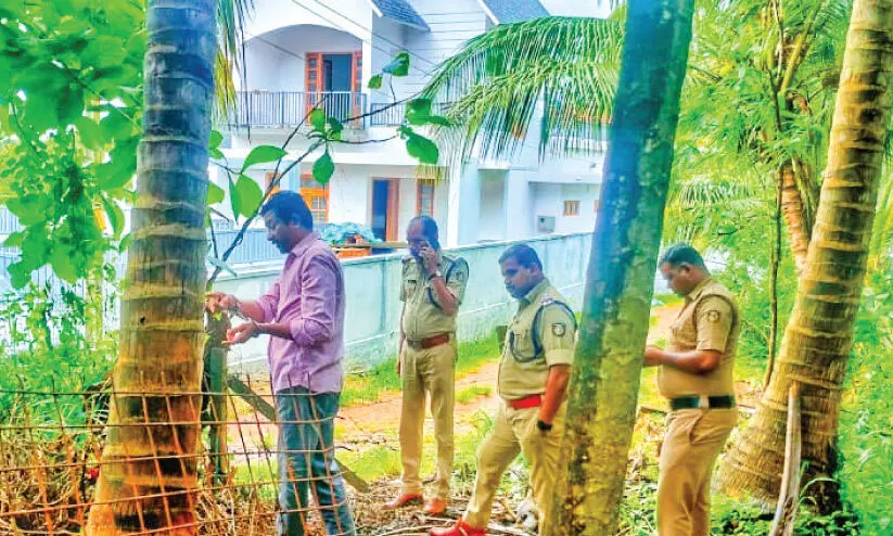 ഷോ​ക്കേ​റ്റ് മ​ര​ണം: പ്ര​തി​യു​മാ​യി തെ​ളി​വെ​ടു​പ്പ് തു​ട​ങ്ങി