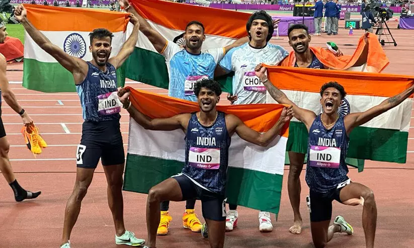 4x400 മീറ്റർ റിലേയിൽ ഇന്ത്യക്ക് സ്വർണം; ടീമിൽ മൂന്ന് മലയാളികൾ; മെഡൽ നേട്ടത്തിൽ ചരിത്രം