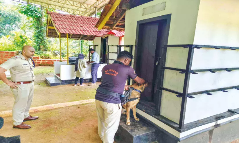 ഇ​രു​മ്പു​ഴി കോ​ണി​ക്ക​ല്ലി​ൽ ക്ഷേ​ത്ര​ത്തി​ൽ​നി​ന്ന് പ​ഞ്ച​ലോ​ഹ വി​ഗ്ര​ഹം മോ​ഷ്ടിച്ചു