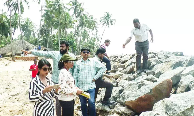 ടെട്രപോഡ് കടൽഭിത്തി: ഉദ്യോഗസ്ഥസംഘം സ്ഥലം സന്ദർശിച്ചു