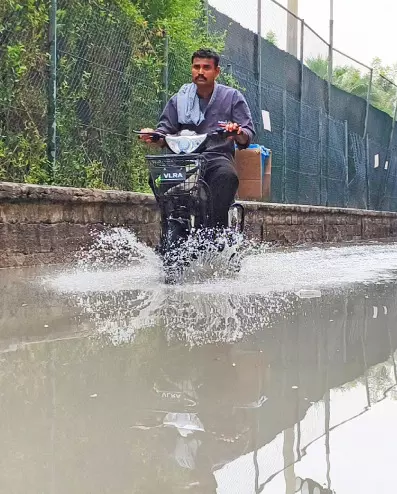 മ​ഴ​ക്കാ​ഴ്ച​ക​ള്‍ ആ​സ്വ​ദി​ക്കേ​ണ്ട; പ​ണി കി​ട്ടും, നി​യ​മ​ത്തി​ല്‍ പു​തി​യ ആ​ര്‍ട്ടി​ക്കി​ളു​ക​ള്‍