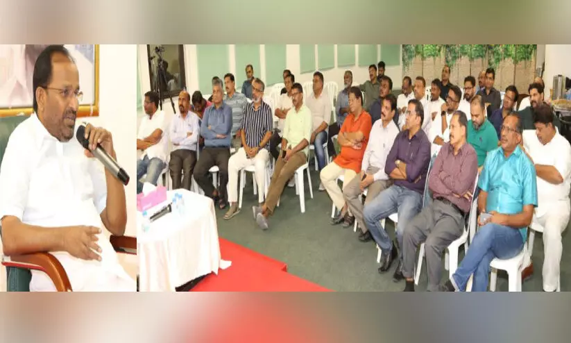 Dubai KMCC Nathika Mandal Committee organized a with M.P.O. In the episode Sayahanam, T.N. Pratapan speaks