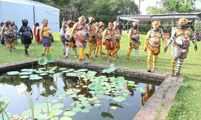 കേരളീയത്തിന്റെ ആവേശം നിറച്ച് നഗരത്തിൽ പുലികളിറങ്ങി