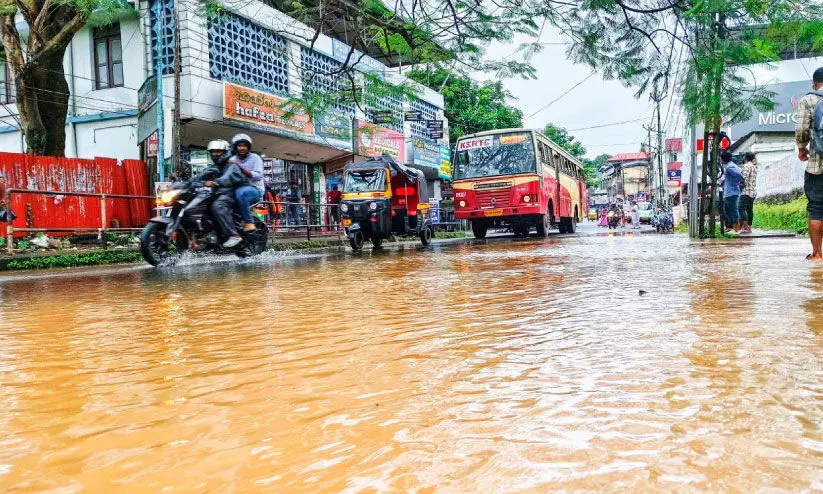 അതിതീവ്ര മഴയിൽ വിറച്ച് പ​ത്ത​നം​തി​ട്ട​ ജില്ല