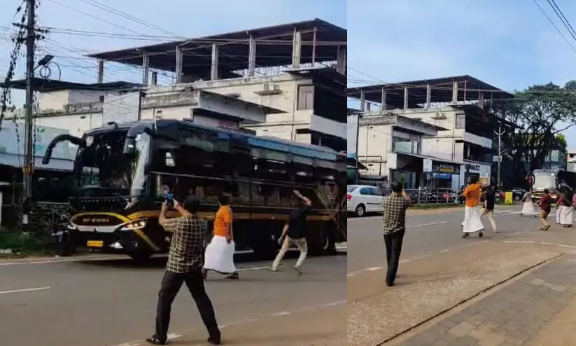 In Manjeri, Youth League activists showed black flag to the Chief Minister