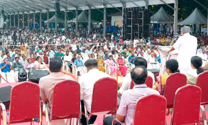 കൊച്ചി, എറണാകുളം, കളമശ്ശേരി മണ്ഡലം നവകേരള സദസ്സ്; സിൽവർ ലൈൻ എക്കാലവും കേന്ദ്രത്തിന്‍റെ സങ്കുചിത നിലപാട് തുടരാനാവില്ല -മുഖ്യമന്ത്രി