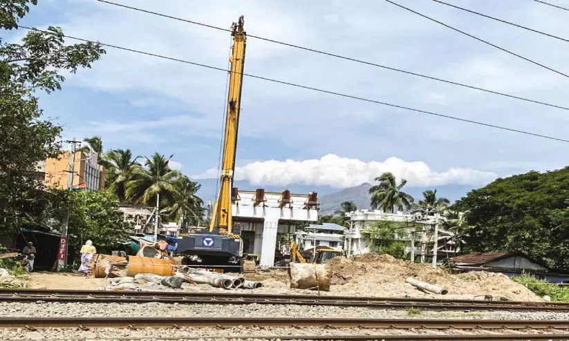 നടക്കാവ് റെയിൽവേ മേൽപാലം: പണികൾ അന്തിമഘട്ടത്തിൽ