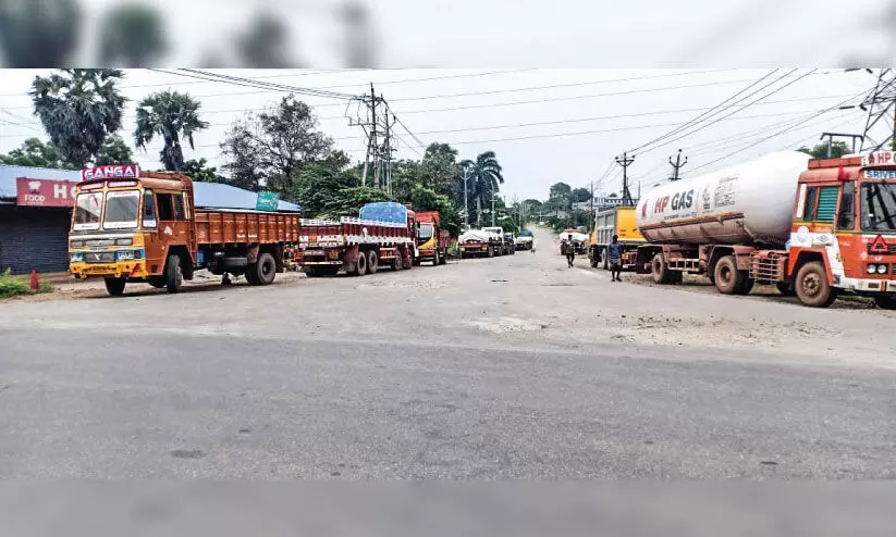 ക​ഞ്ചി​ക്കോ​ട് കാ​ത്തി​രി​ക്കു​ന്നു എ​ന്നുവ​രും വി​ക​സ​നം ?