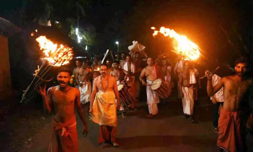 കുന്നത്തൂരിൽ മുത്തപ്പ മഹോത്സസവത്തിന് തുടക്കം കുറിച്ച് നടന്ന പാടിയിൽ പ്രവേശിക്കൽ ചടങ്ങ്