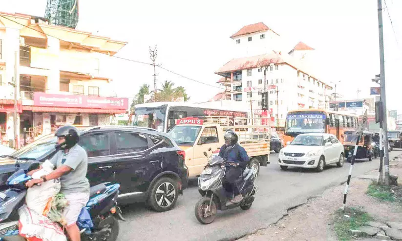 അങ്കമാലിയിലെ ഗതാഗതക്കുരുക്ക്; ബസ​​ുടമകൾ പ്രക്ഷോഭത്തി​ലേക്ക്​